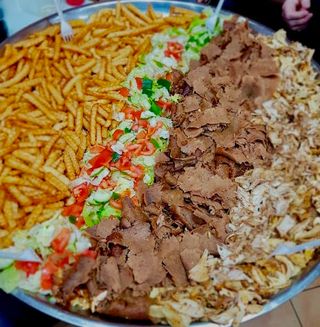 Saba kebab special na talerzu