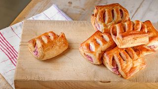 Mini sa nadevom od višnje