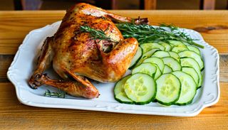 13. Пиле с кисели краставици