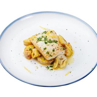 32. Bacalao Gratinado Al Sabor De Ajo Con Patatas Asadas