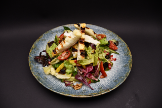 Salata cu Halloumi