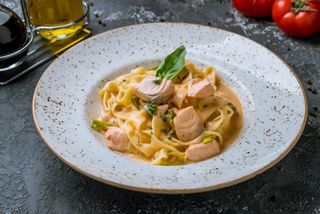 Феттучини с семгой