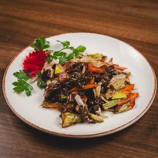 28b. Jagnjetina sa prazilukom, šargarepom i paprikom