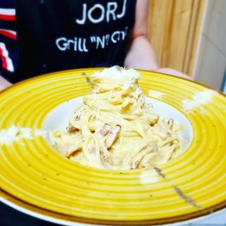 Spaghetti Carbonara cu bacon şi pui