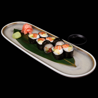 Salmon Maki Roll