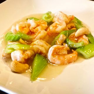 Gamberetti saltati con anacardi