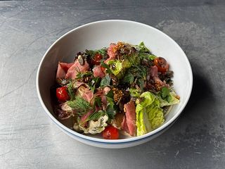 Sałatka z rostbefem (300g)