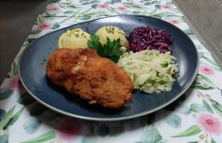 kotlet szwajcarski drobiowy z serem i pieczarkami