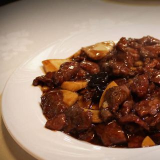 46. Ternera Con Bambú Y Setas Chinas