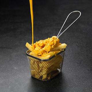 Pomfrit sa cheddarom