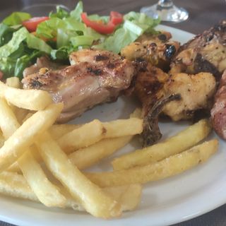 Tagliata di pollo con rucola, pachino e grana