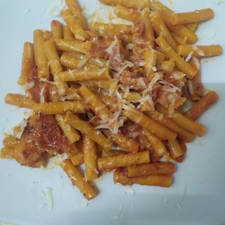 Penne o sedani amatriciana 