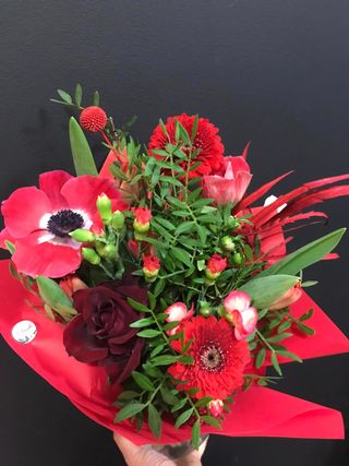 Bukiet walentynkowy rozmiar średni z misiem