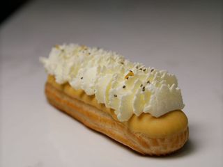 Еклер Манго-маракуйя