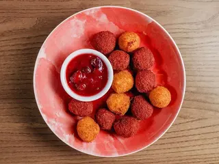 Моцарела фрі з ягідним соусом (210г.g)