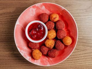 Моцарела фрі з ягідним соусом (210г.g)