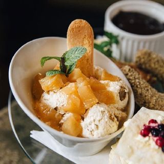 Tiramisu sa ananasom i kruškom