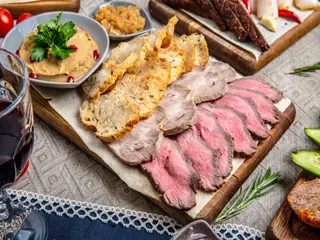 Platou aperitiv Mukuzani la vin roşu