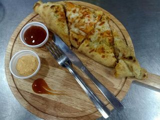 Calzone Fruits de Mer + frites 