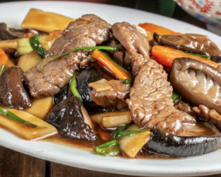 T1. Ternera con bambú y setas