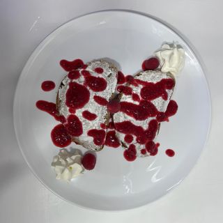 Pain De Campagne, Fromage Blanc, Confiture Maison