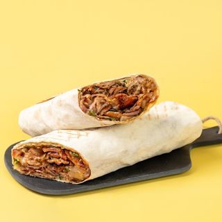 პატარა შაურმა ლავაშით