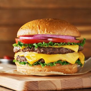 Menú Hamburguesa De Ternera Con Alitas (3 Uds.)