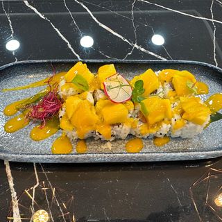 133 Uramaki mango roll