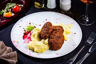 Parjoale moldovenesti cu piure de cartofi