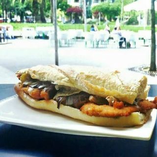 Bocadillo PICO DEL LORO