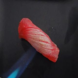 515.- Sushi Atún Flameado (2 Pzs.)