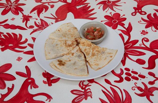 big quesadilla de cochinita