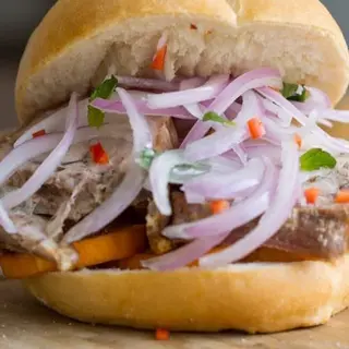 Pan Con Chicharrón