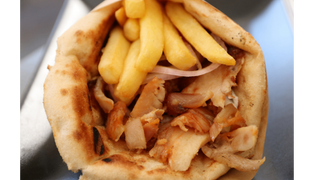 Kebab Bułka Amerykański z frytkami w środku