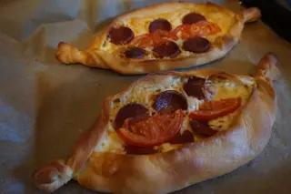 Pide z sucukiem