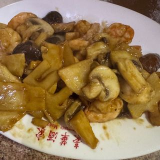 Gambas com Cogumelo Chinês e Bambu