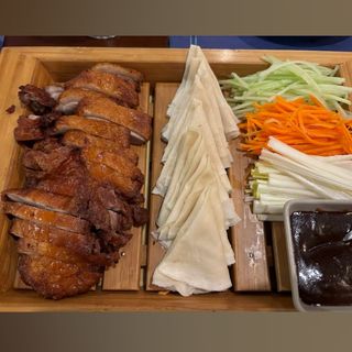 Pato laqueado estilo pekín con crepe