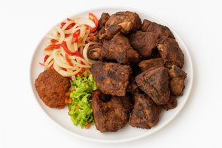 Porc Braisé À La Vapeur Choco + Attiéké