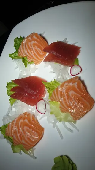 24. Sashimi sake maguro - 14 pezzi