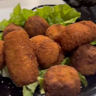 CROQUETAS VARIADAS ( 8 uds )