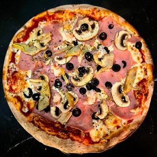 Pizza 4 Estacions (Mediana)