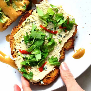 Tostada Con Hummus De Garganzo