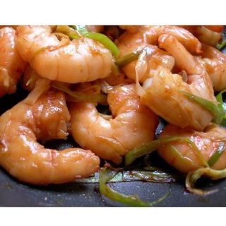 Gamberetti con zenzero e cipolle