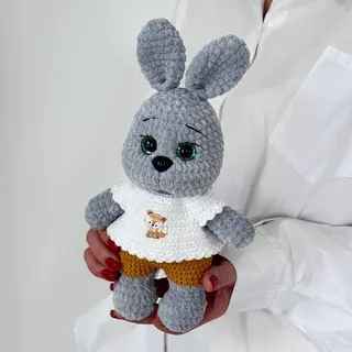 Іграшка Зая у сірій кофтинці