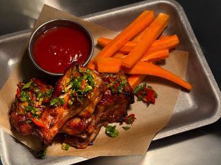 Крильця Buffalo в червоному соусі (300g)