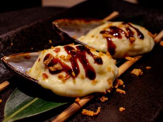 Мідії запечені під сирним соусом (80g)