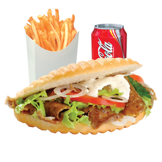 Kebab, patatine e bibita