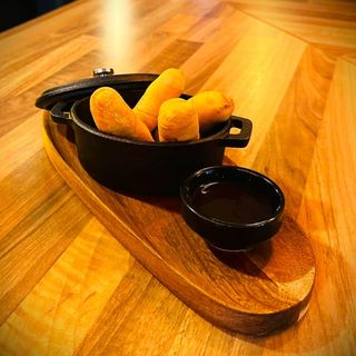 > TEQUEÑOS DE QUESO (4 Uds)