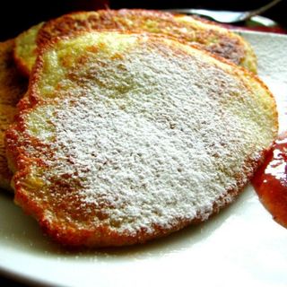 Placki ziemniaczane z Cukrem Pudrem i Śmietaną