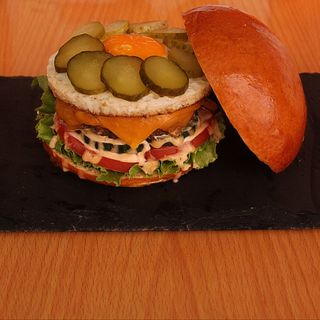Bee burger